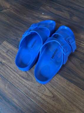 Birkenstock Arizona Essentials EVA Sandals in Ultra Blue. NARROW WIDTH.